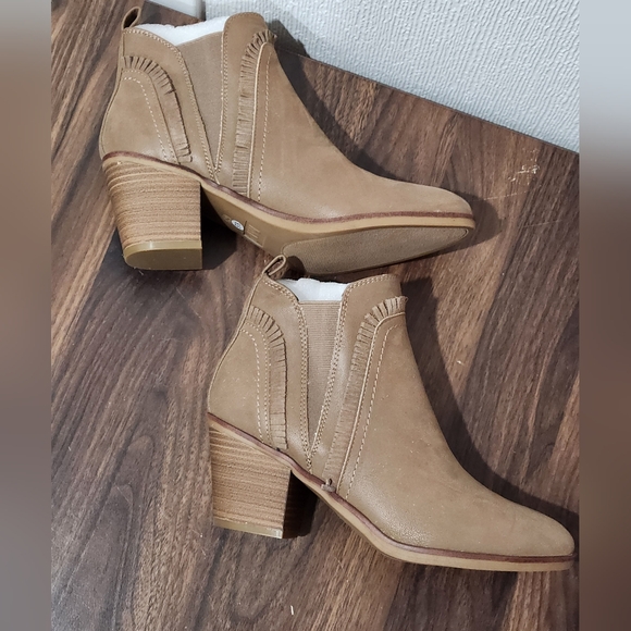 Mia Brown Fringe Boots - Picture 3 of 5